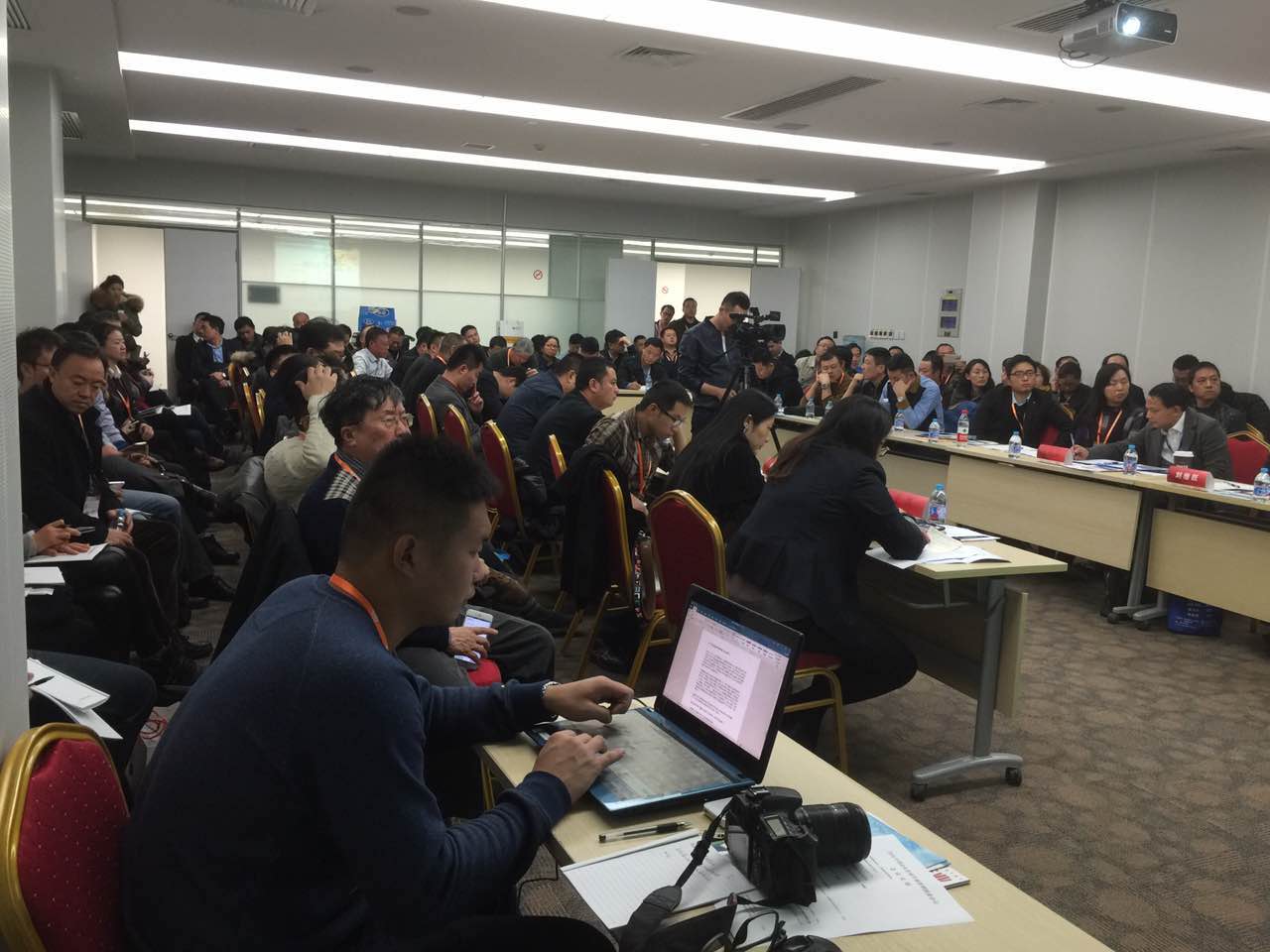 83004142330185560.jpg 好色先生视频