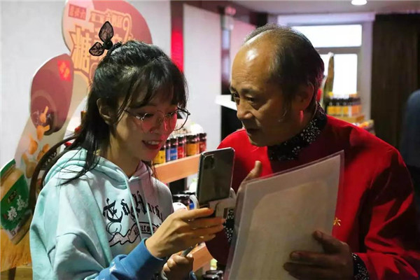 45.jpg 好色先生视频